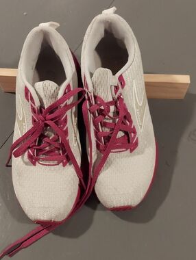 Brooks Women's White and Burgundy Lace-Up Running Shoes